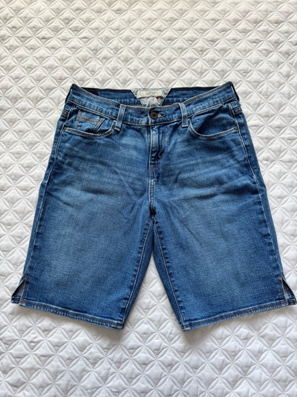 Levi's Medium Wash Blue Denim Bermuda Jean Shorts Y2K Size 4